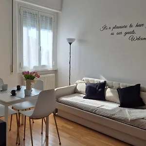 https://la-casina-di-florence.it-tuscanyhotel.com